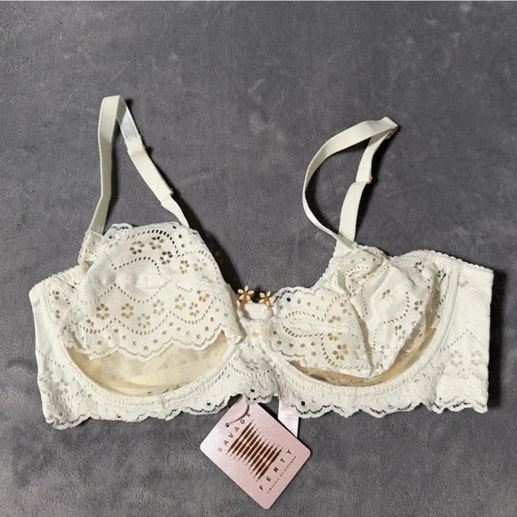 Lace Underwire Bra in White - SXF - Picture 8 of 14